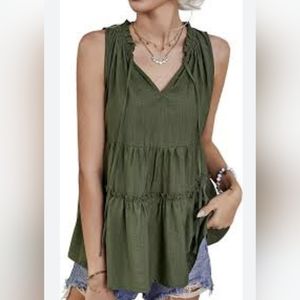 NWT $45 Calligraphie top size L ( photos only for styling purposes)